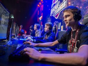 How to become an esports player?