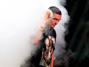 The absolute world heavyweight champion Alexander Usik goes to e-sports