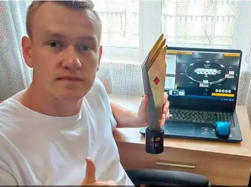 переможець покерного турніру покерист Олександр